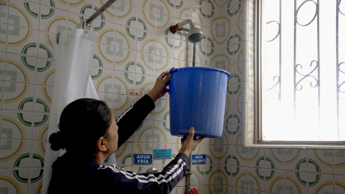 Situación. Los racionamientos de agua afectan a las tareas de limpieza del hostal, ubicado en la Villaflora.