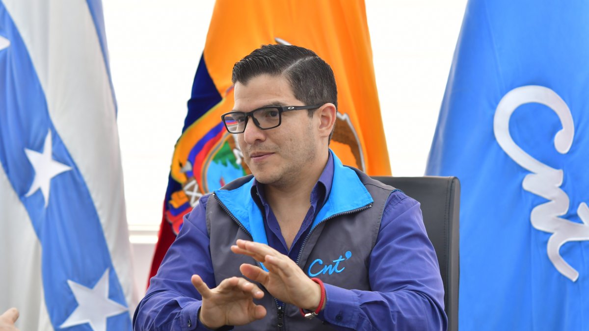 Juan Alfredo Gonzaga, gerente de CNT atendió a EXPRESO en sus oficinas