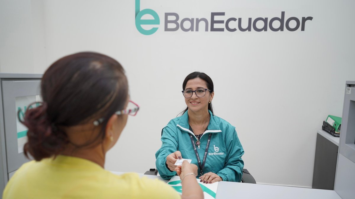 Trámites. Acuerdo de un cliente con BanEcuador.