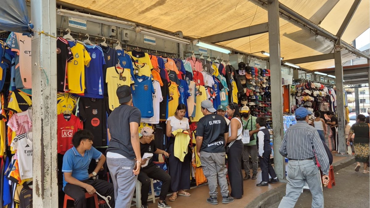 En la Bahía existe poco movimiento en las ventas de camiseta de Ecuador previo al duelo ante Bolivia