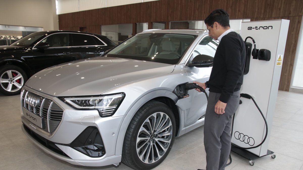 Automotriz. Una carro eléctrico, Audi e- tron 55 Sportback Sline.