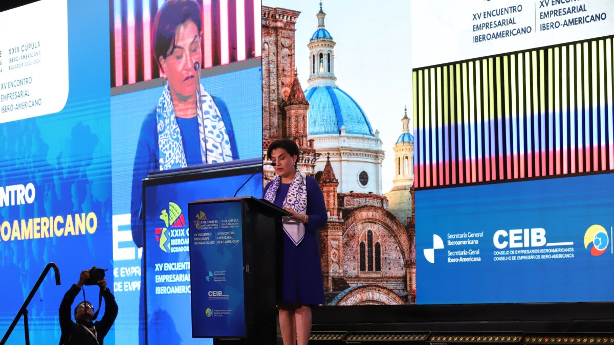 Autoridad. Gabriela Sommerfeld, canciller de Ecuador, se refirió al tema energético y a posibles oportunidades de inversión entre los empresarios asistentes al XV Encuentro Iberoamericano.