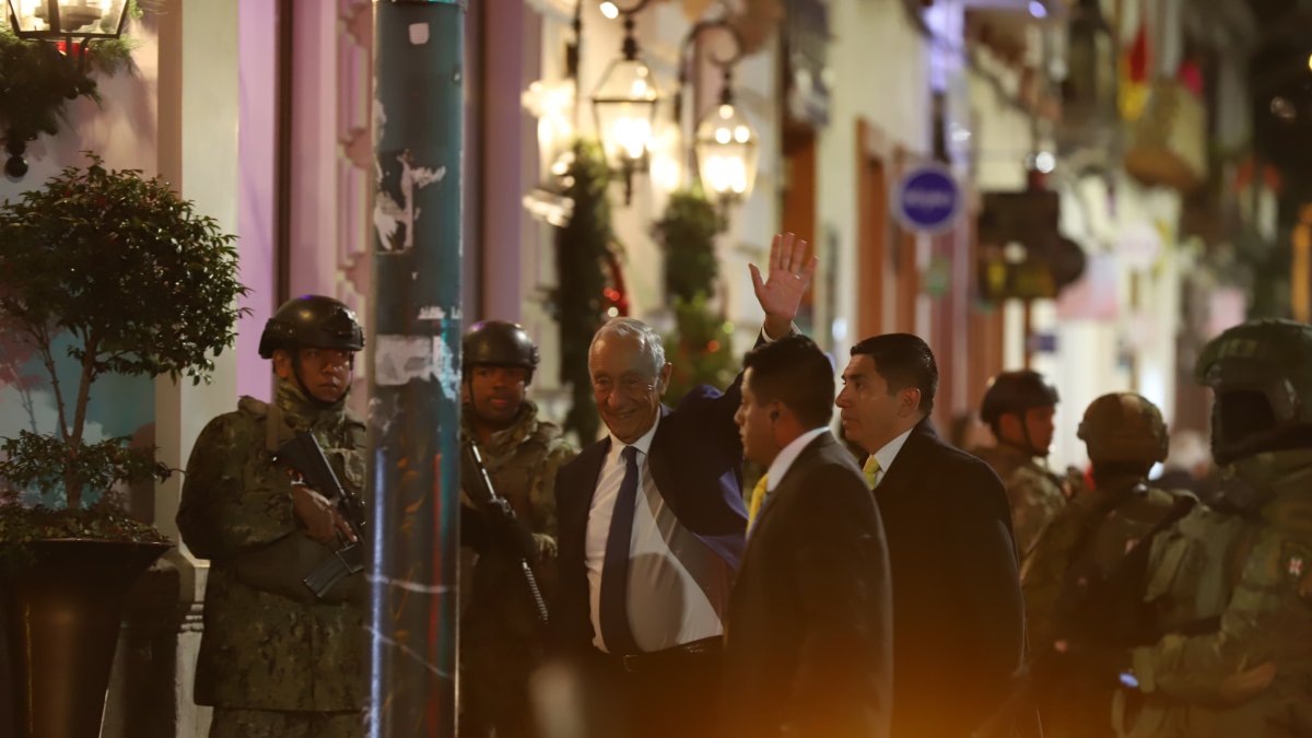 El presidente de Portugal, Marcelo Rebelo de Sousa, fue visto ingresando a uno de los hoteles del centro de Cuenca.