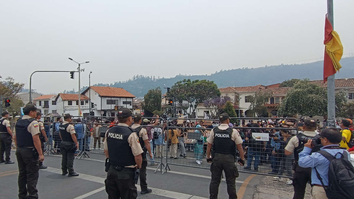 Organizaciones sociales marcharon en Cuenca en la denominada Contra Cumbre y generaron una agenda común de lucha.