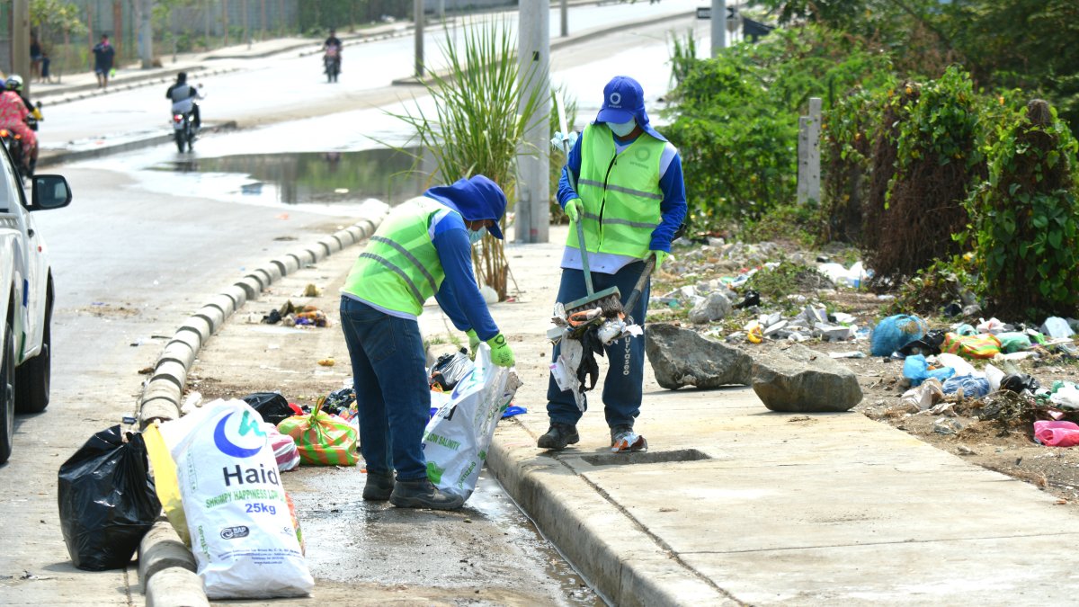 A diario se retira 10 toneladas de esta vía.