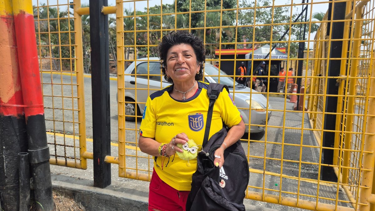 María Soriano de 54 una de las vendedoras que llegó a las 05:00.