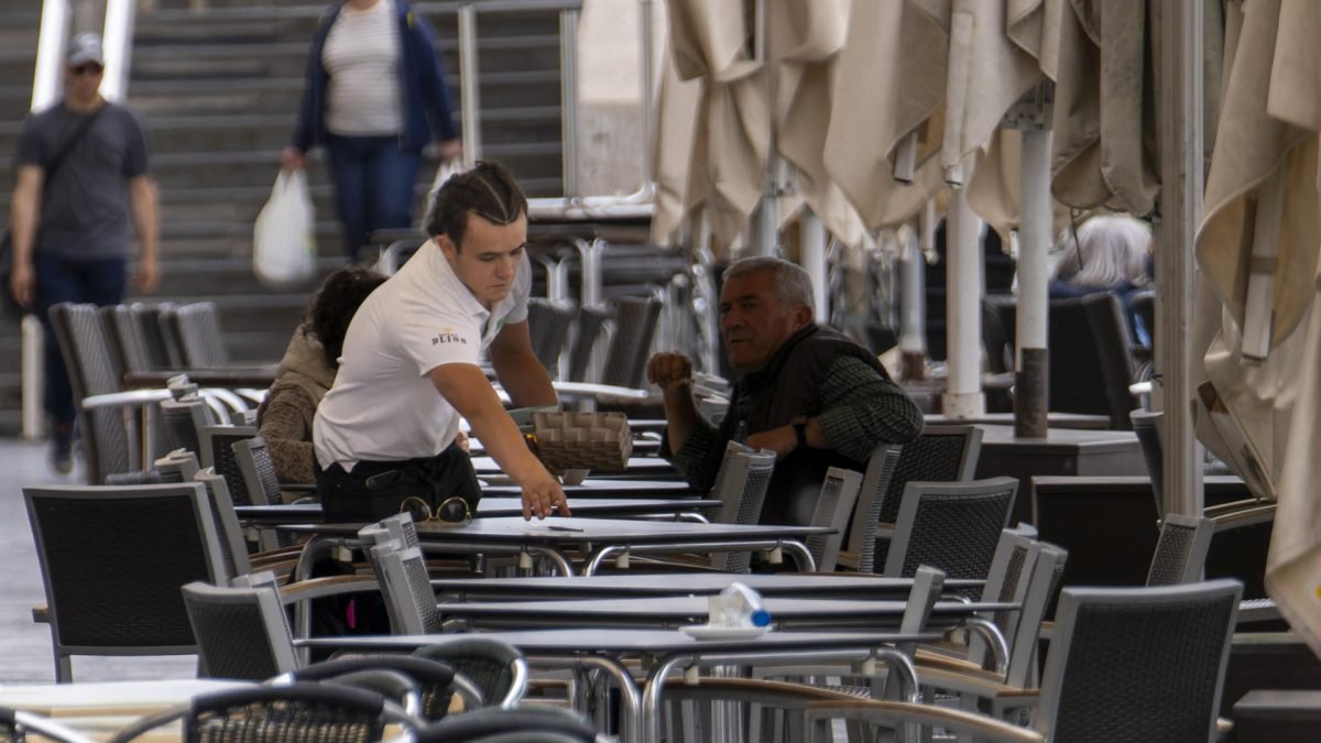 Unos veinte millones de jóvenes latinoamericanos ni estudian ni trabajan