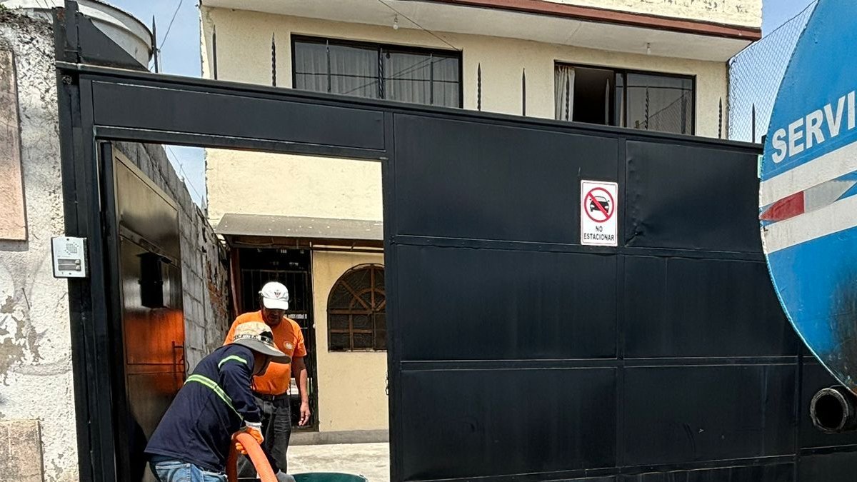 En Quito se aplican cortes de agua diarios de 10 horas en 95 barrios de la capital. El Ministerio de Ambiente dijo que revisará los embalses.