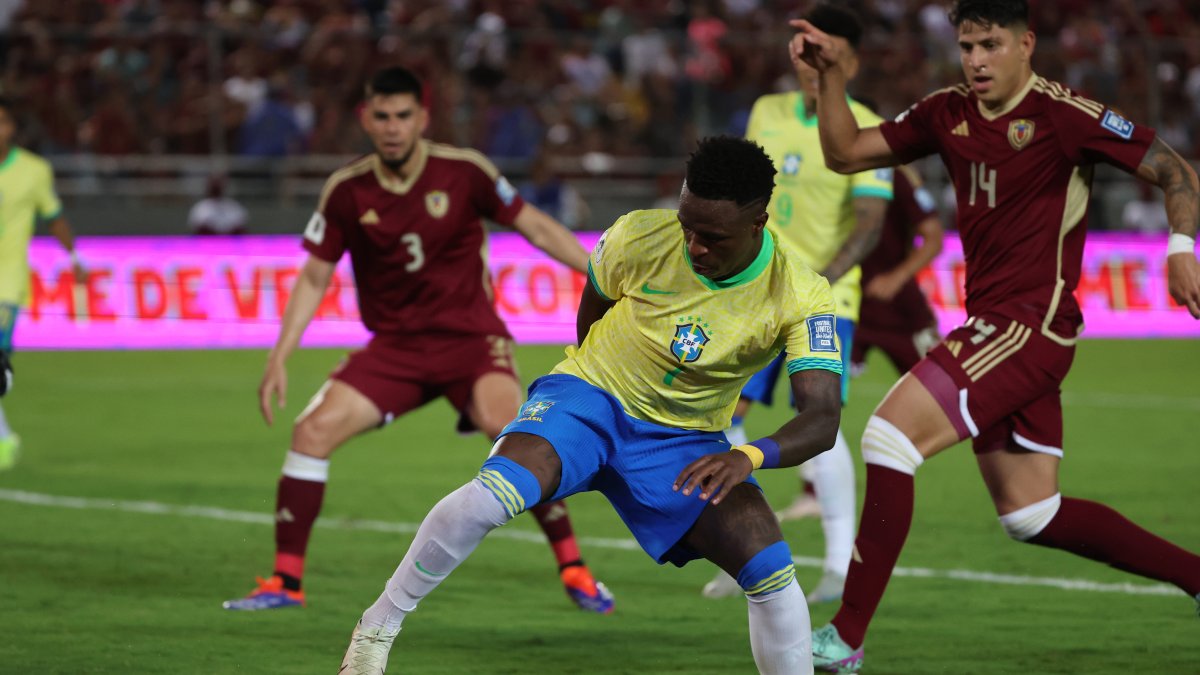Vinícius Júnior se perdió un penal en el empate 1-1 de Brasil y Venezuela.
