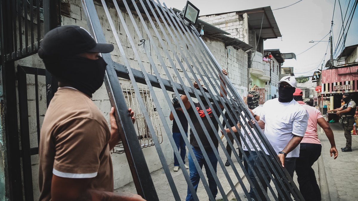 El Municipio retiró dos rejas de esta ciudadela.