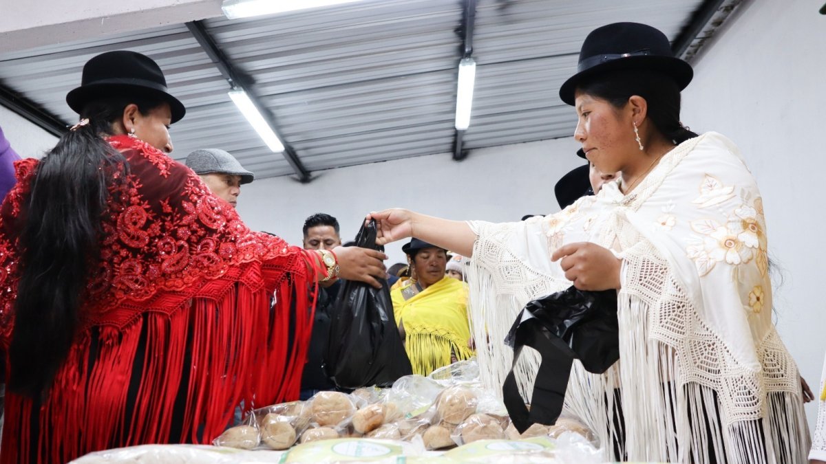 Trabajo. La comunidad fomenta la creación de productos derivados de la cebada como fuente de ingreso.
