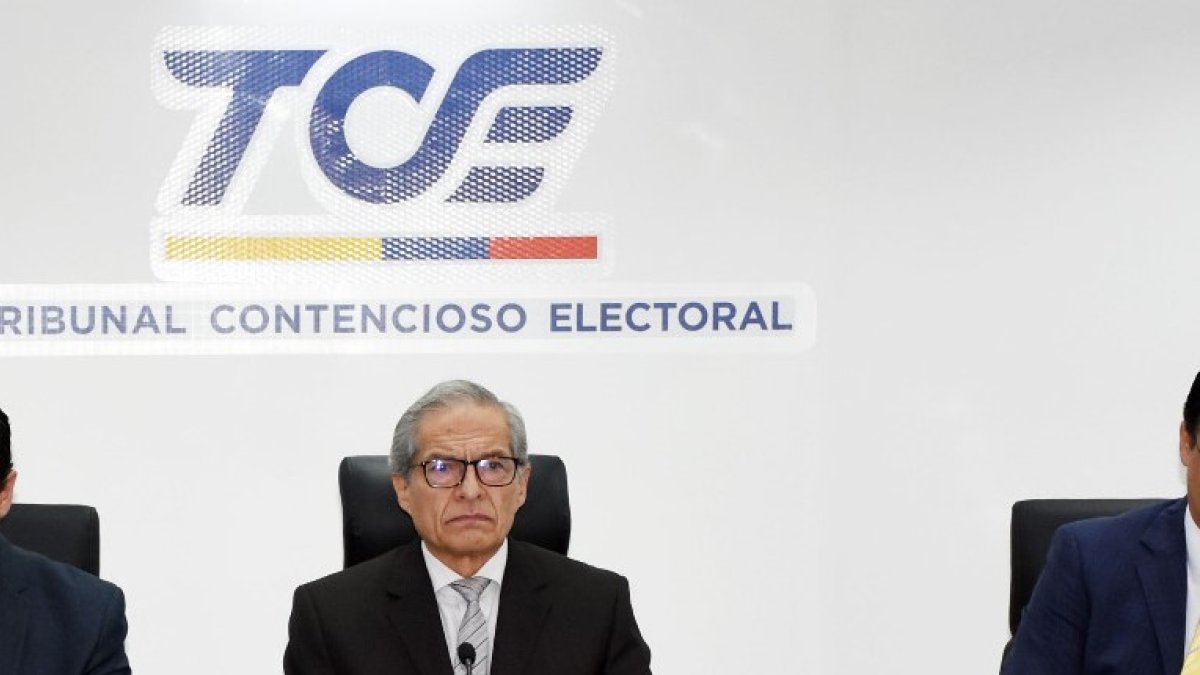 El juez Fernando Muñoz presentó un recurso extraordinario para que la Justicia le restituya la presidencia del TCE.