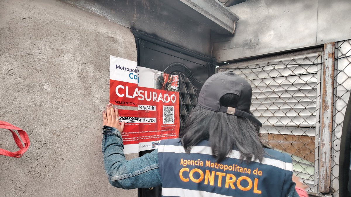 Operativo. En el laboratorio se encontraron botellas y otros insumos para elaborar el licor