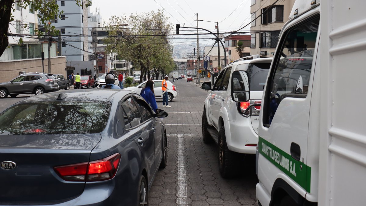 El tráfico en la capital se reduce en un 20% con la aplicación del Pico y Placa, señala la AMT.