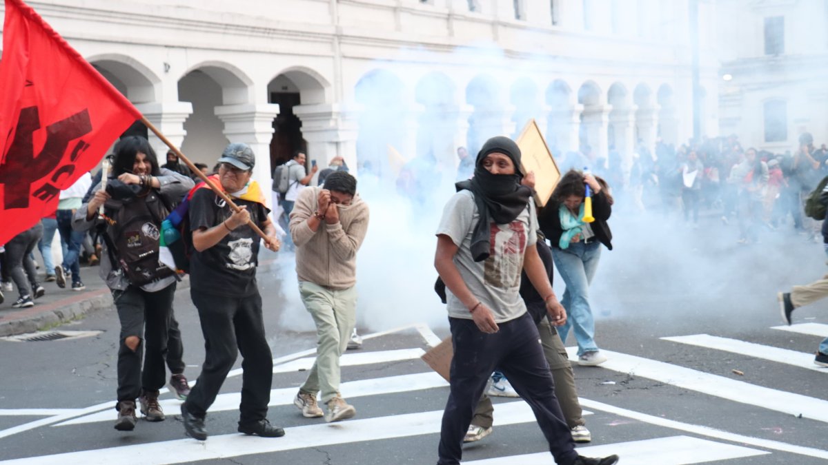 Marcha en Quito acabó en enfrentamientos con las fuerzas del orden.