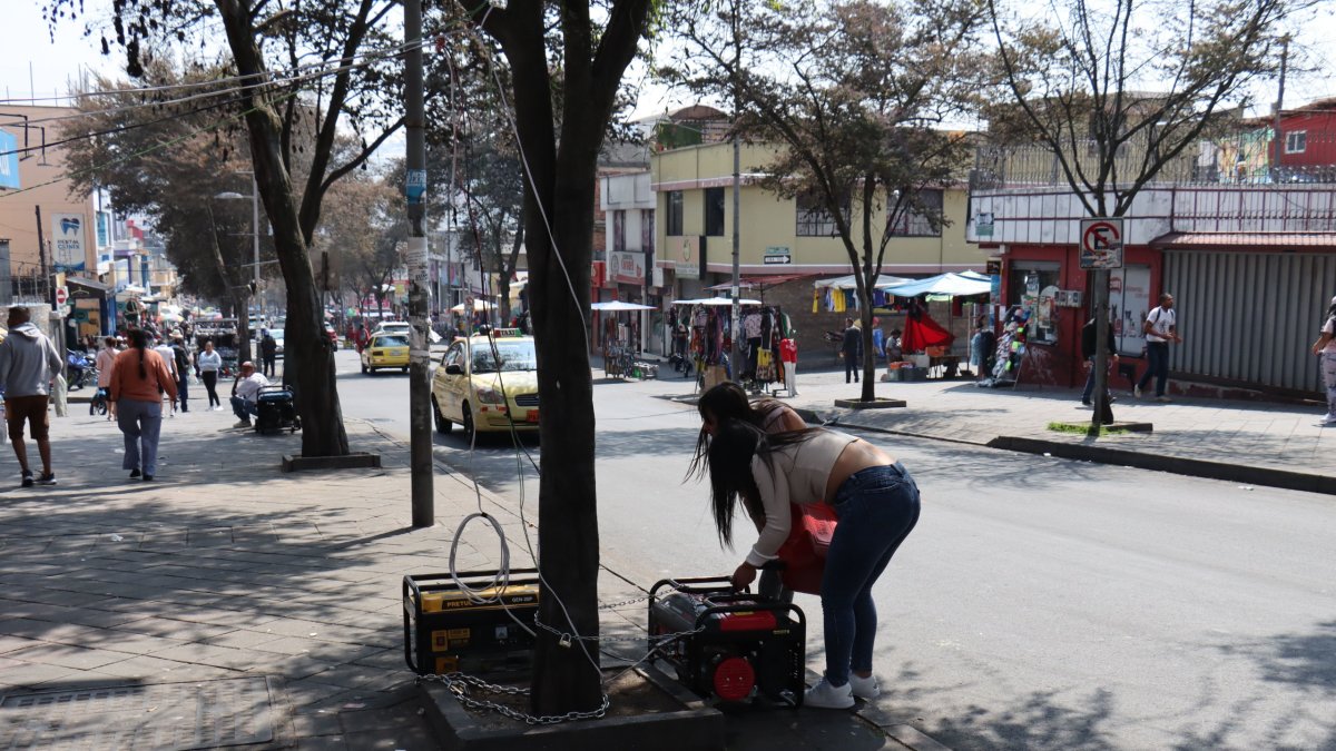 Los cortes de luz han afectado la cotidianidad de los ecuatorianos.
