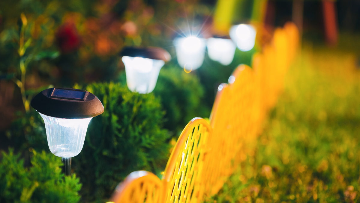 Los cortes de luz en Ecuador obligan a los ecuatorianos a buscar alternativas solares.