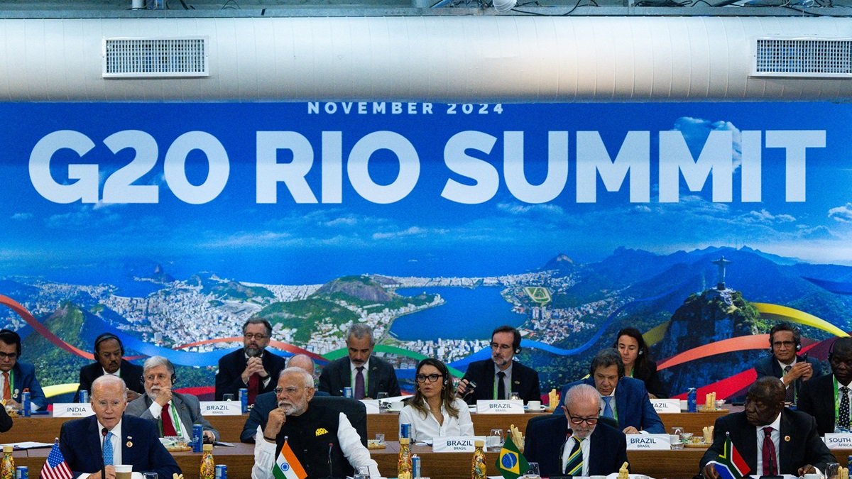 El presidente Joe Biden (izq.) habla durante el lanzamiento del Grupo de Trabajo para una Alianza Global contra el Hambre y la Pobreza en Río de Janeiro, al margen de la Cumbre del G20.