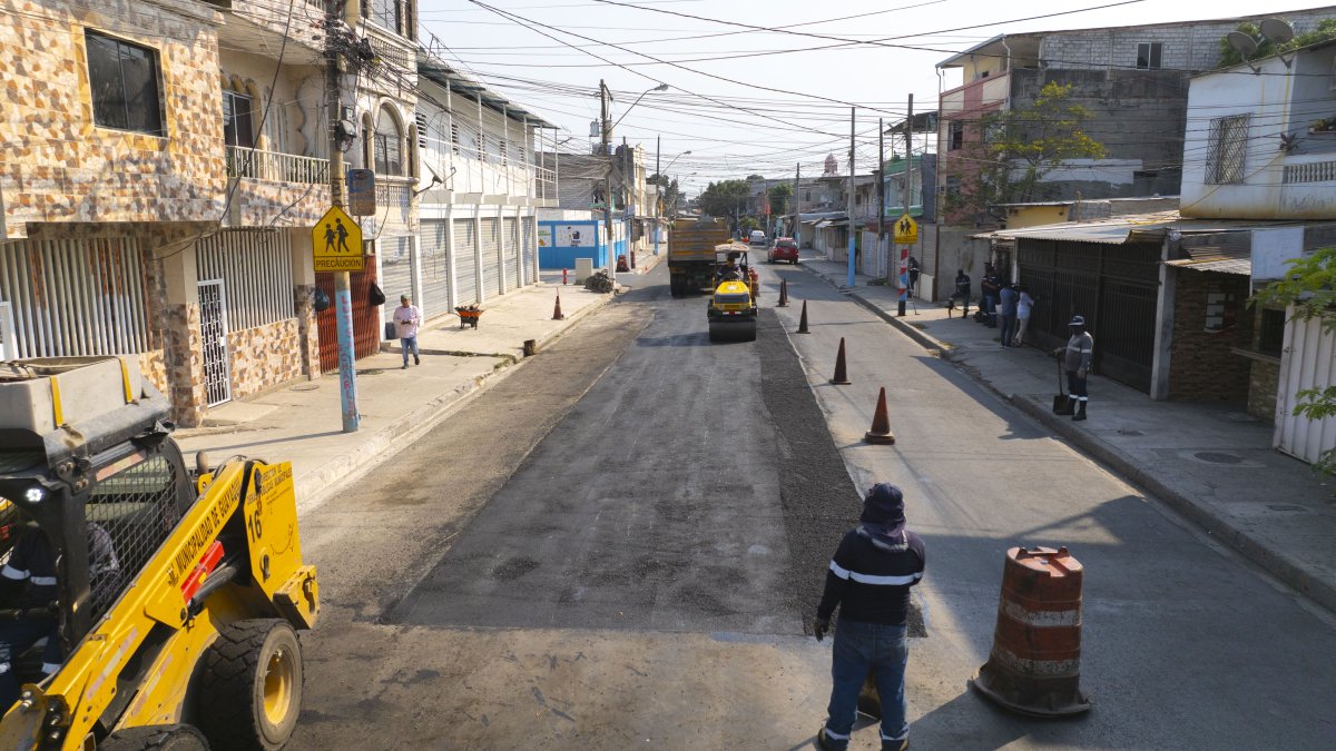 La calle Tungurahua se mantiene en reparación