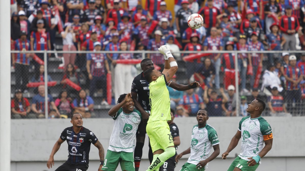 Deportivo Quito cayó 1-0 ante Liga de Portoviejo en la ida de los cuartos de final del ascenso nacional.