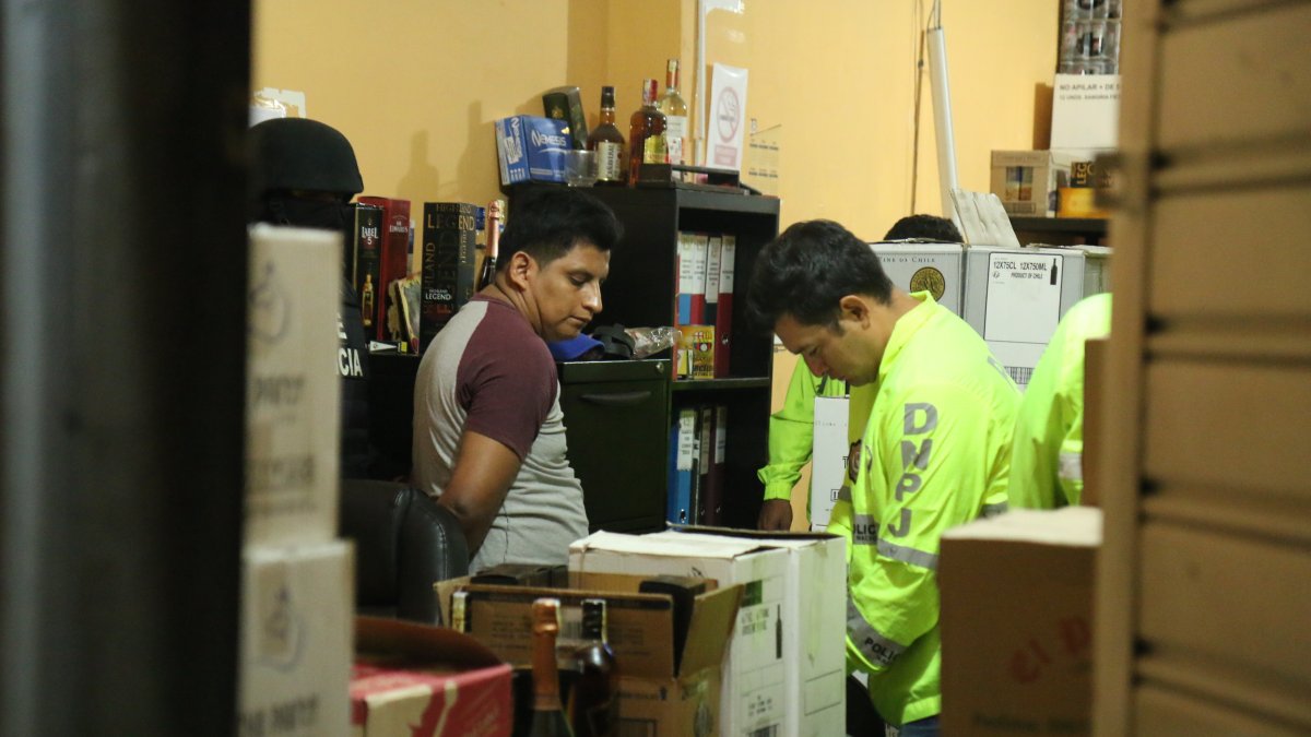 Operativo. Una foto referencial de un control de bebidas alcohólicas que se ha realizado en otra fecha.