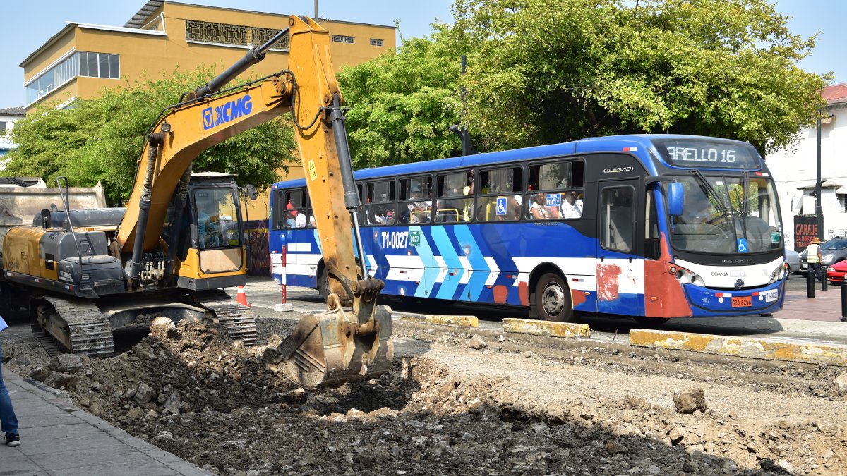 Solo un carril se encuentra habilitado en esta zona de la calle Chile
