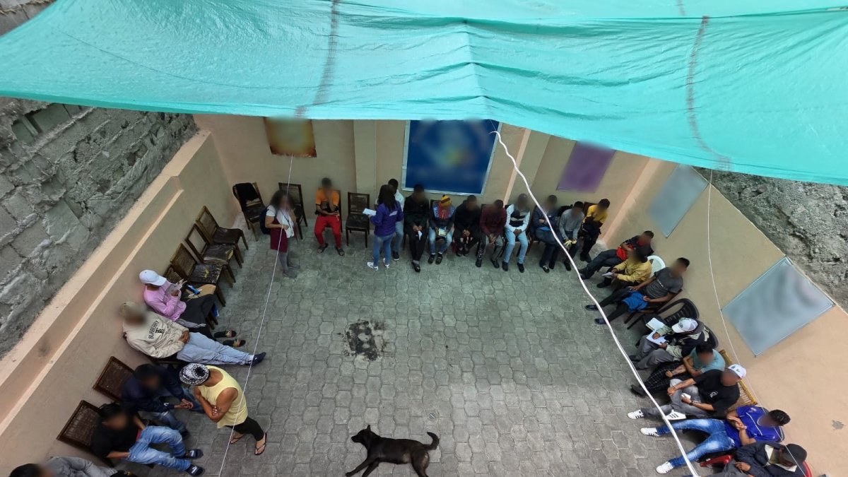 Los 38 internos, entre hombres, mujeres y adultos mayores, compartían un mismo espacio.