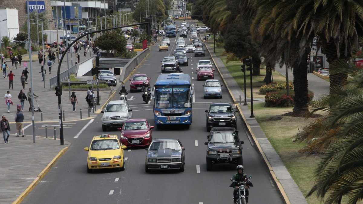 La medida está vigente para autos y motos. No aplica para personas con discapacidad o de la tercera edad.