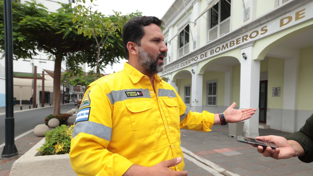 Carlos Salazar, jefe de la División Técnica Forestal y Ambiental del Cuerpo de Bomberos de Guayaquil.