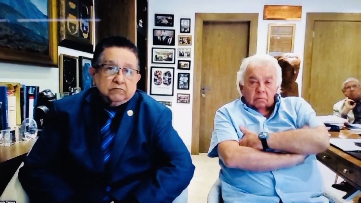 Danilo Carrera y su abogado, en medio de la audiencia que se realizó de forma telemática.