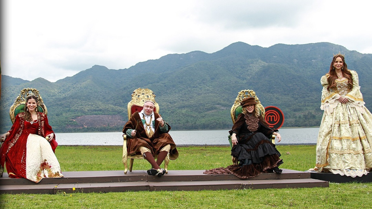 Los jurados, convertidos en “reyes”, ordenaron a los participantes preparar una comida para 57 aldeanos.