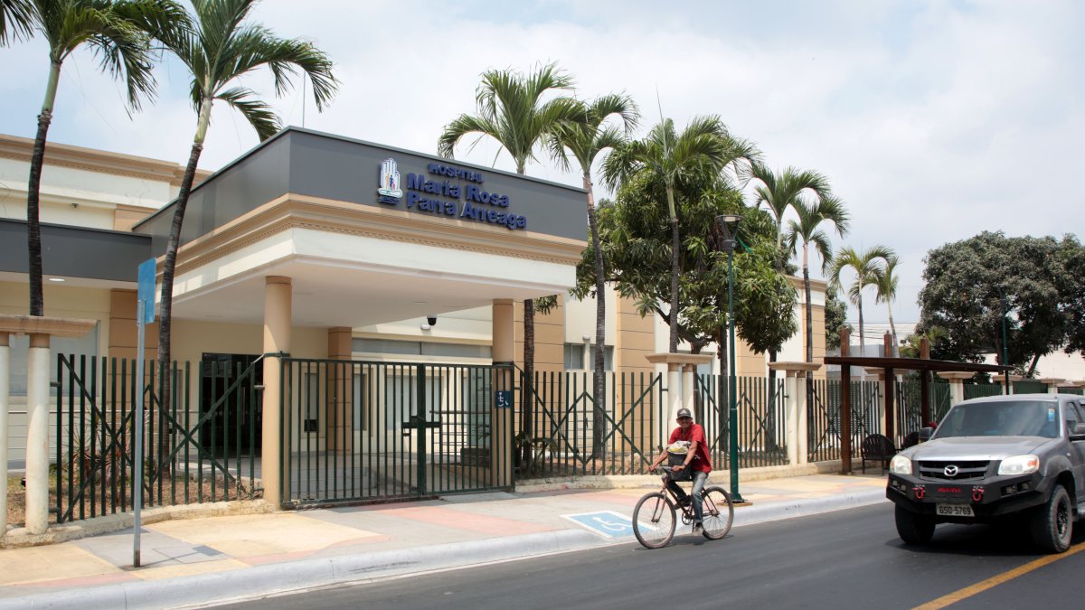 El hospital se encuentra en la cabecera cantonal de Samborondón.