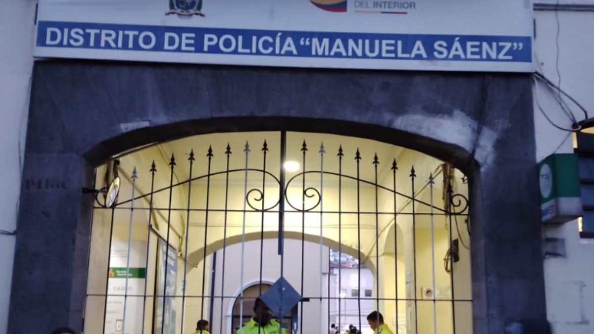 Inredh denuncia que  hay alrededor de 10 retenidos en el Distrito de Policía Manuela Sáenz, en Quito, tras las protestas de este jueves 21 de noviembre del 2024.