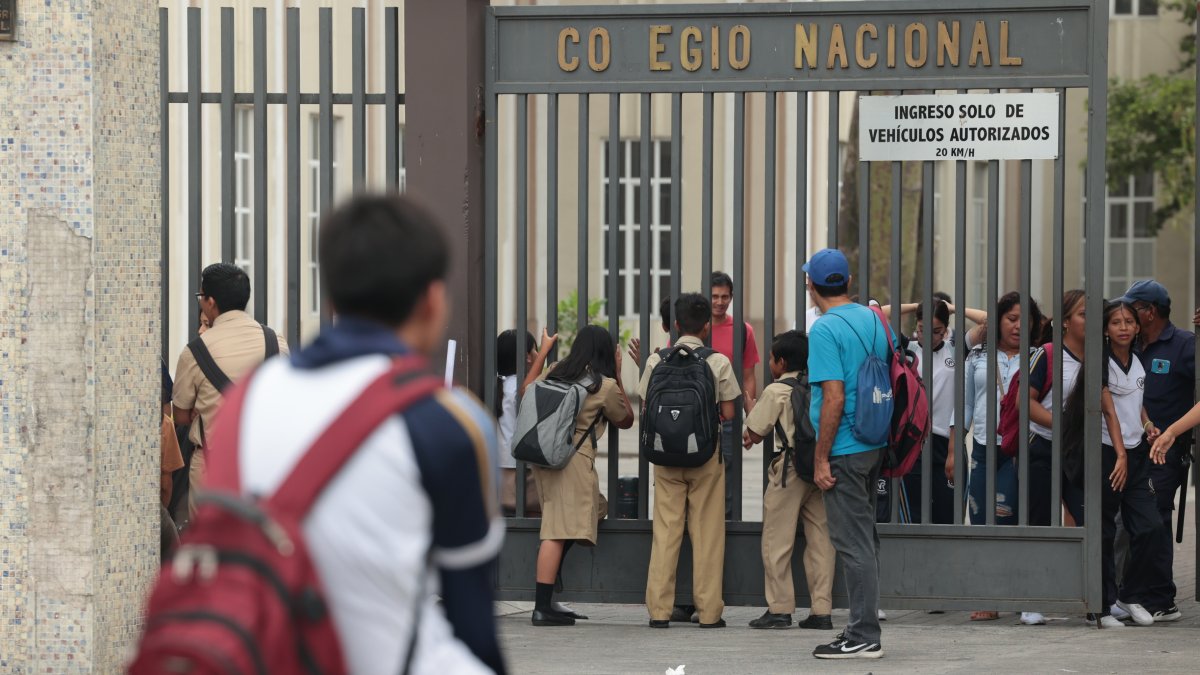 Exteriores del colegio Vicente Rocafuerte