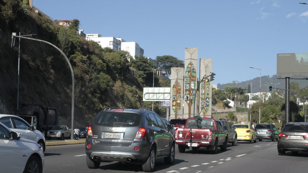La medida busca reducir la congestión vial en la urbe.