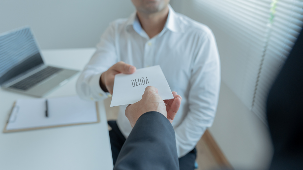 La ley establece horarios y días para realizar los cobros. También censura ciertos métodos.