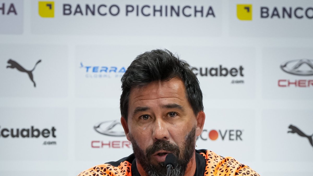 El DT Sánchez aceptó que en la última semana recibieron “dos golpes”.