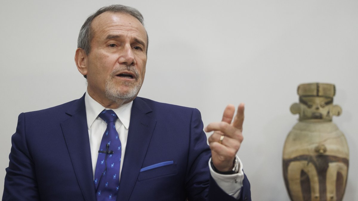 El canciller de Perú durante una entrevista con EFE