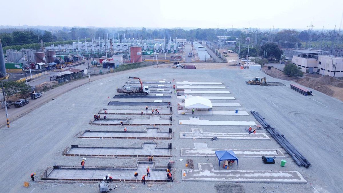 Obra. Trabajos en la central térmica de Quevedo, donde se instalarán 50 MW de capacidad.