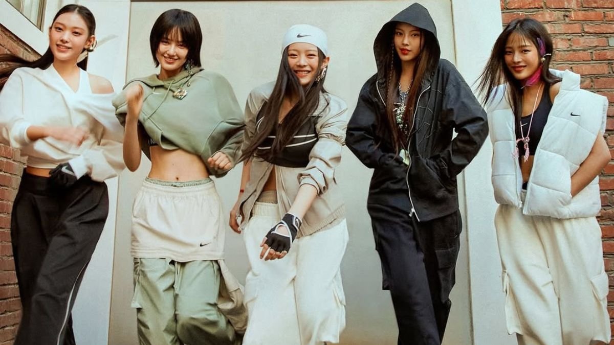 Banda 'New Jeans' con vestimentas que destacan el 'Street Style'.