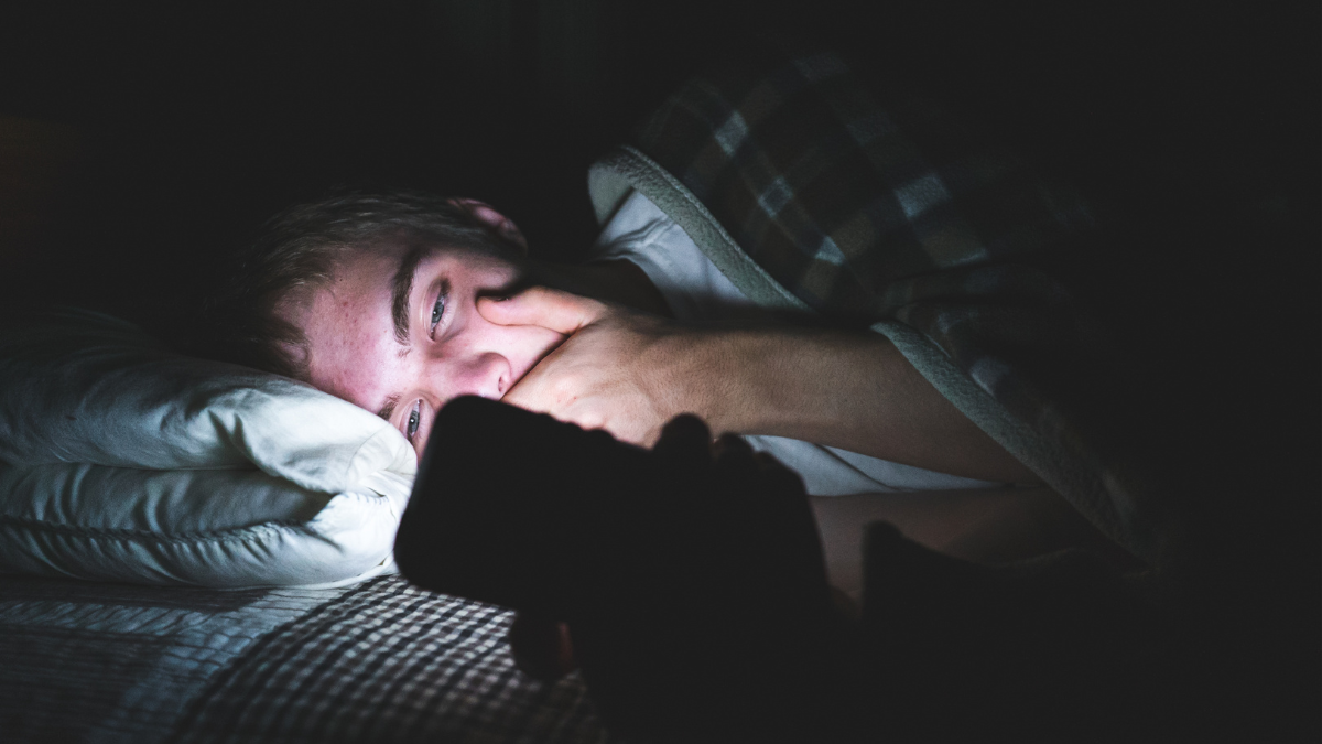 Según la psicología clínica, la pornografía puede desencadenar adicción y promover delitos.