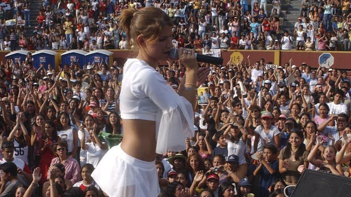 Así lucía Camila Bordonaba a inicios de los 2000's cuando la agrupación Erreway realizaba conciertos.