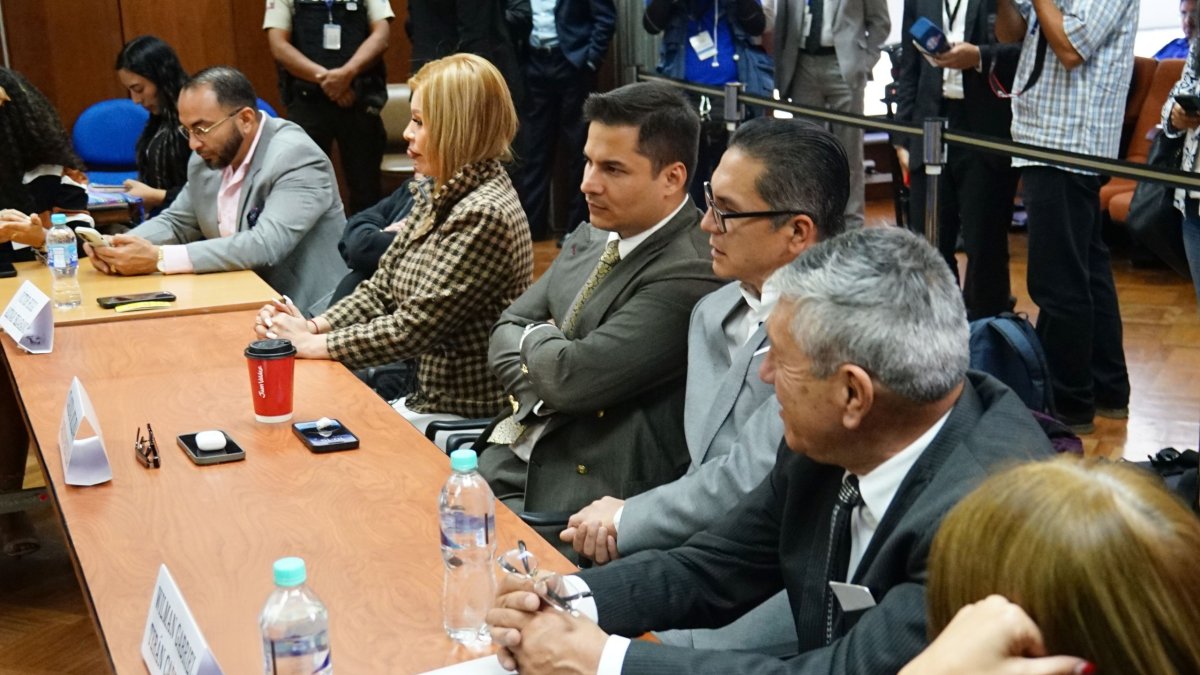 Procesados. Claudia Garzón (i) estuvo en la misma mesa con el expresidente de la Judicatura, Wilman Terán.