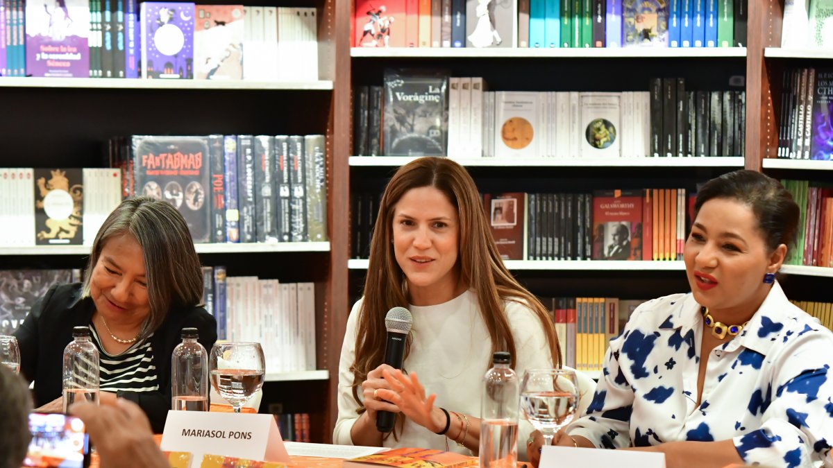María Sol Pons presenta la novela 'El asesino del tronco'.