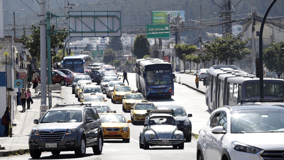 El sistema de restricción vehicular funciona en la capital de lunes a viernes en dos horarios.