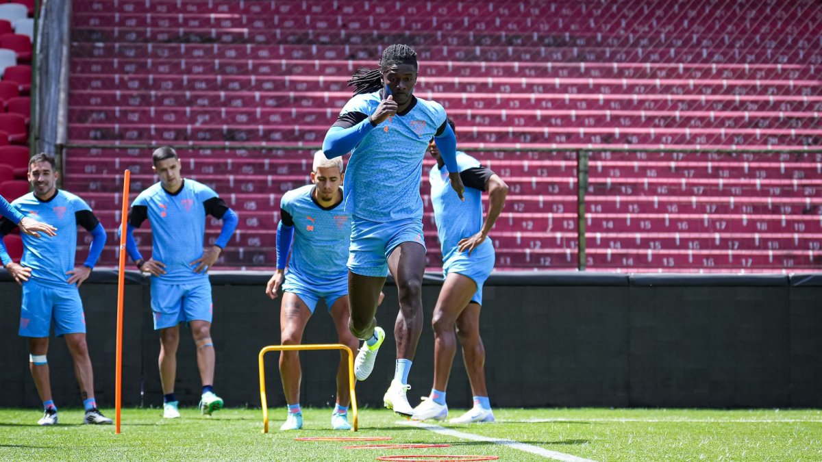 Los albos entrenan en espera de conocer si les retiran la sanción.