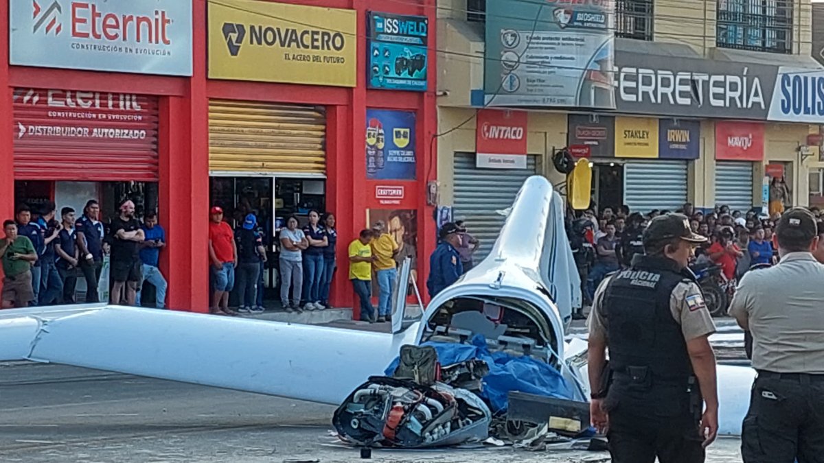 El accidente de la avioneta de la FAE se registró la tarde de este martes 26 de noviembre en La Libertad.
