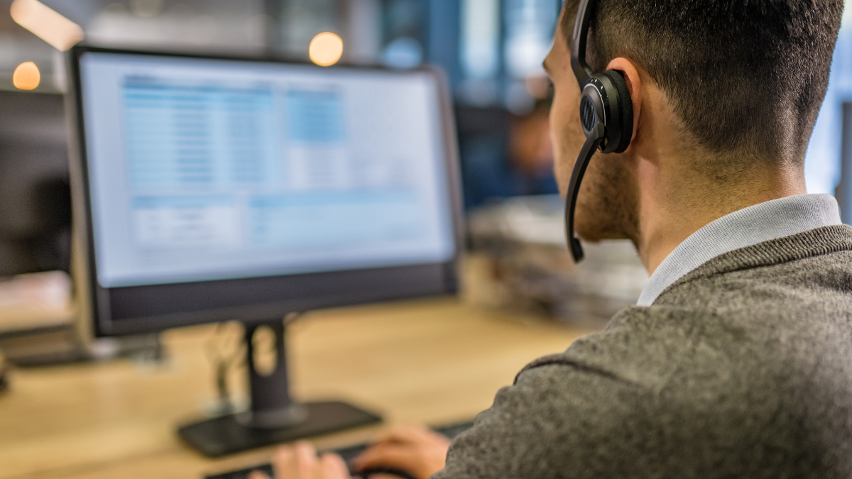 La norma dispone que estas empresas únicamente podrán contactar al deudor, codeudor o al garante de quien debe.