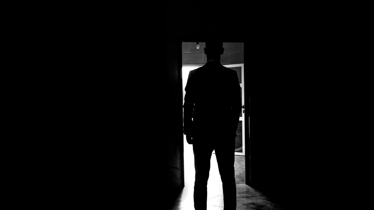 Las organizaciones criminales tienen varios métodos para reclutar a menores de edad.