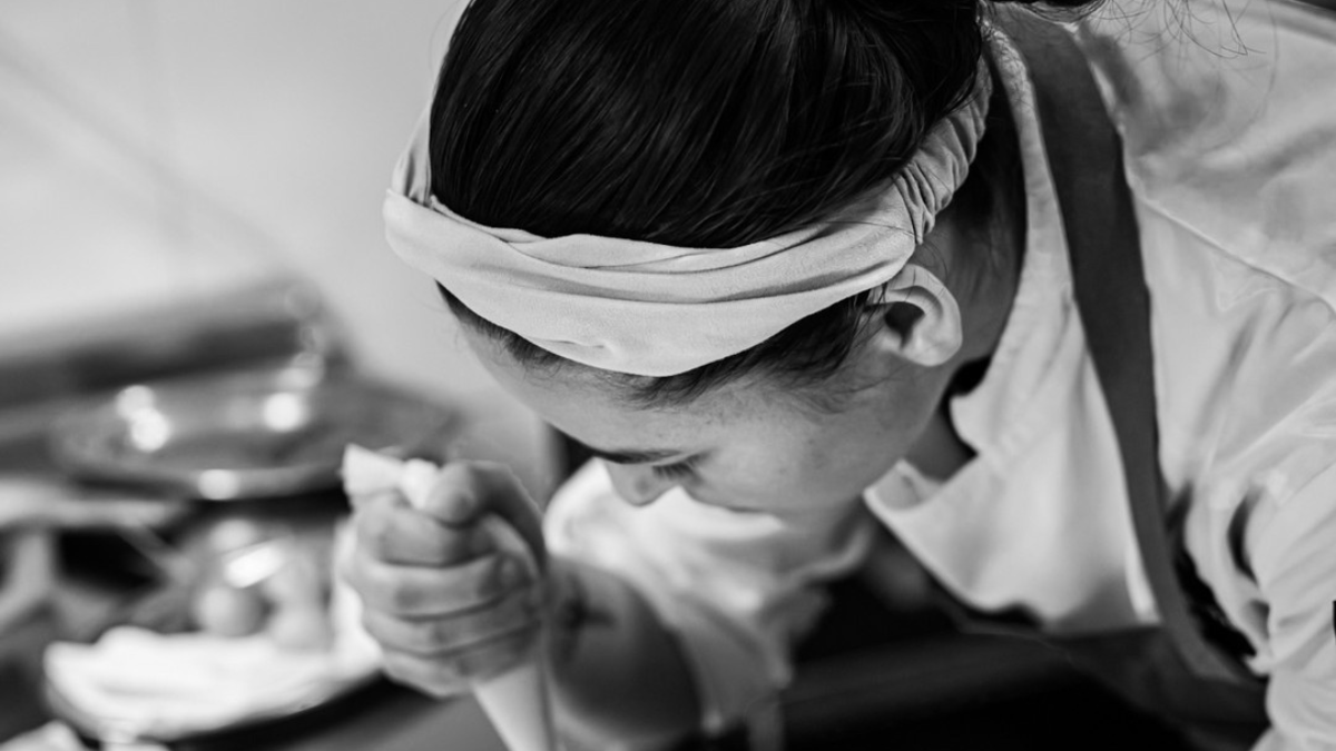 Claudia Merchán aprendió el oficio de su madre, Miryam Valdivieso.